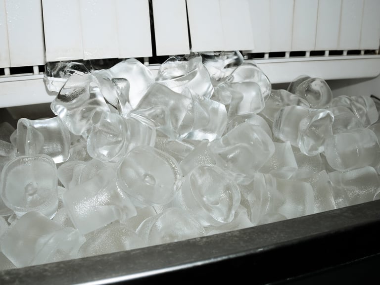 Commercial ice maker machine with clean ice cubes